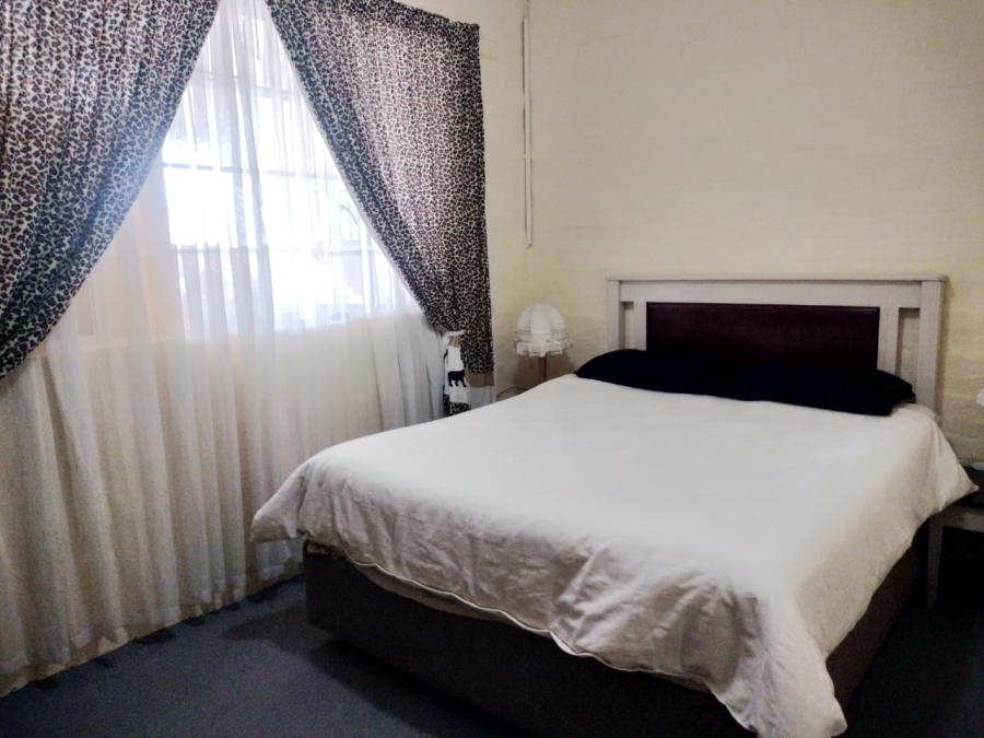 6 Bedroom Property for Sale in Ladybrand Free State